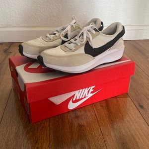 Women’s Nike waffle debut sneakers. Work only once- like new. Black & cream